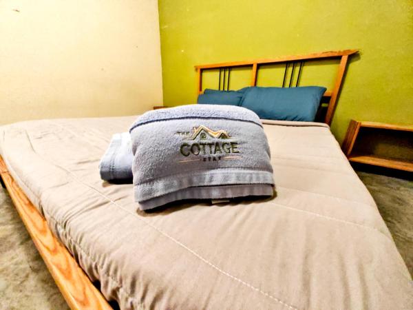 The Cottage Stay - self check-in : photo 3 de la chambre chambre double standard avec salle de bains commune