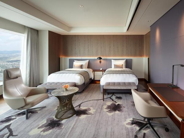 Signiel Seoul : photo 2 de la chambre suite lits jumeaux premier