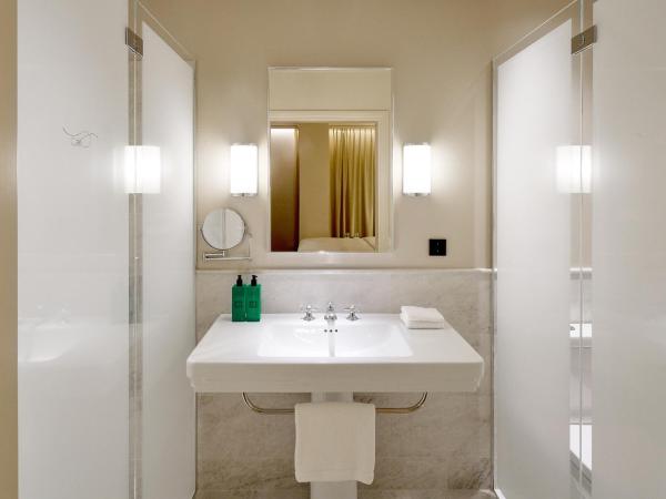 Villa Dahlia : photo 3 de la chambre standard quiet room without window