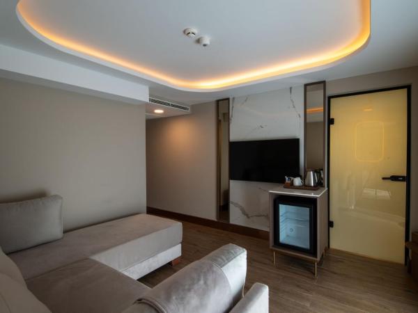 Boreas Hotel, Trademark Collection by Wyndham : photo 1 de la chambre executive suite with balcony and jetted tub