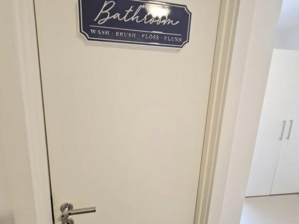 En-suites Suites - Leeds City Retreat with Kitchenette- LGI Hospital- University - Contractors - Short Stays : photo 4 de la chambre chambre double avec salle de bains privative