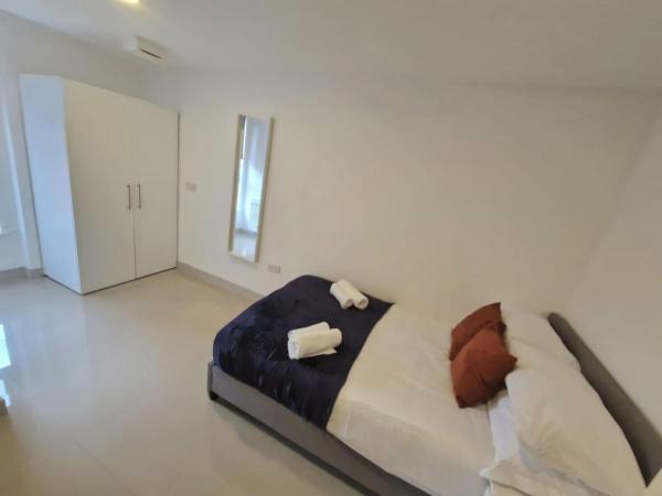 En-suites Suites - Leeds City Retreat with Kitchenette- LGI Hospital- University - Contractors - Short Stays : photo 8 de la chambre chambre double avec salle de bains privative