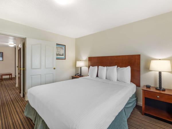 Best Western Capital City Inn : photo 3 de la chambre suite lit king-size