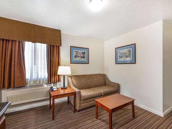 Best Western Capital City Inn : photo 2 de la chambre suite lit king-size