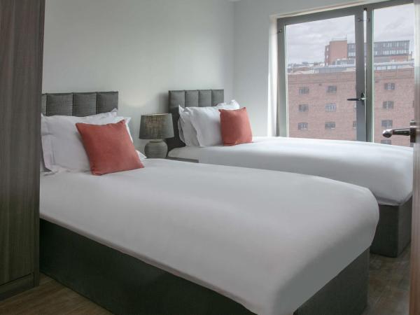 Dockside Aparthotel, Best Western Signature Collection : photo 3 de la chambre two-bedroom apartment with one double bed, two single beds and one sofa bed - walk-in shower/non smoking