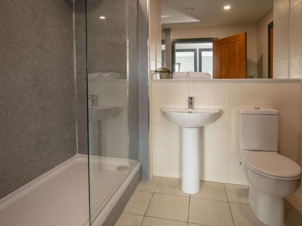 Dockside Aparthotel, Best Western Signature Collection : photo 4 de la chambre one-bedroom apartment with one double bed and sofa bed - walk-in shower/non-smoking