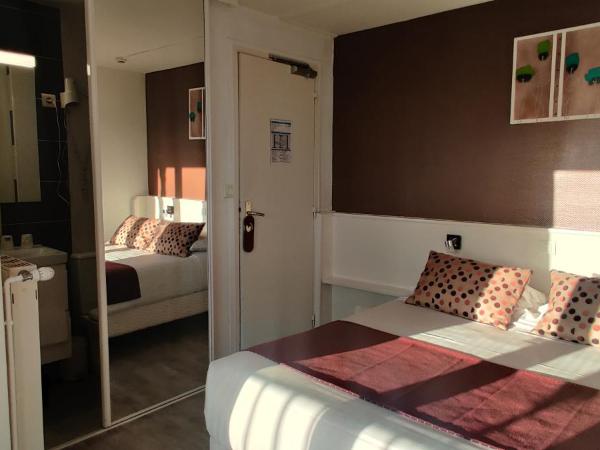 Logis Hôtel Les Bleuets : photo 5 de la chambre petite chambre double