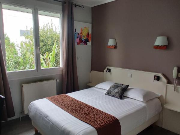 Logis Hôtel Les Bleuets : photo 1 de la chambre chambre double standard côté jardin