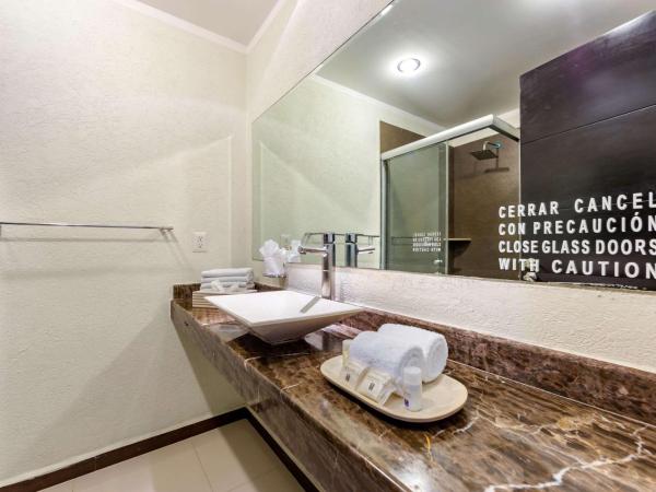 Comfort Inn Cancún Aeropuerto : photo 5 de la chambre chambre lit king-size standard - non-fumeurs