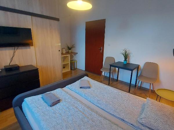 METRO Pokoje & Apartamenty : photo 2 de la chambre grande chambre double 