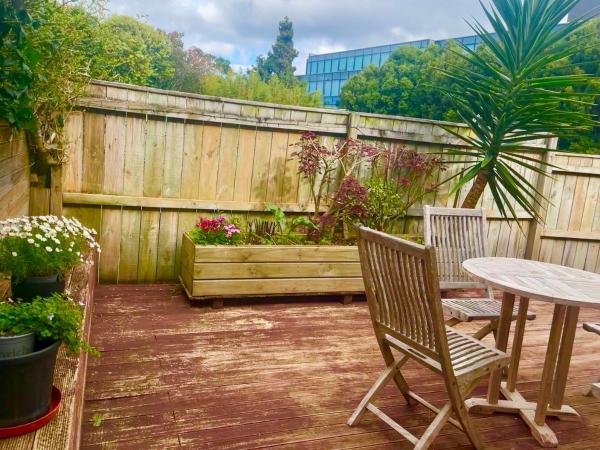 Newmarket Cozy-home : photo 6 de la chambre chambre double avec patio