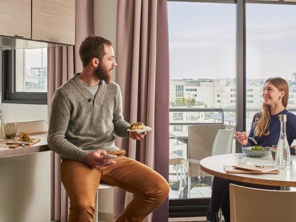 AppartHotel Mercure Paris Boulogne : photo 8 de la chambre appartement supérieur - 1 lit double et 1 sofa