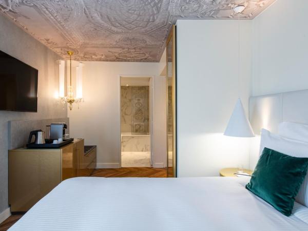 Mgallery Le Louis Versailles Château : photo 8 de la chambre chambre supérieure lit queen-size