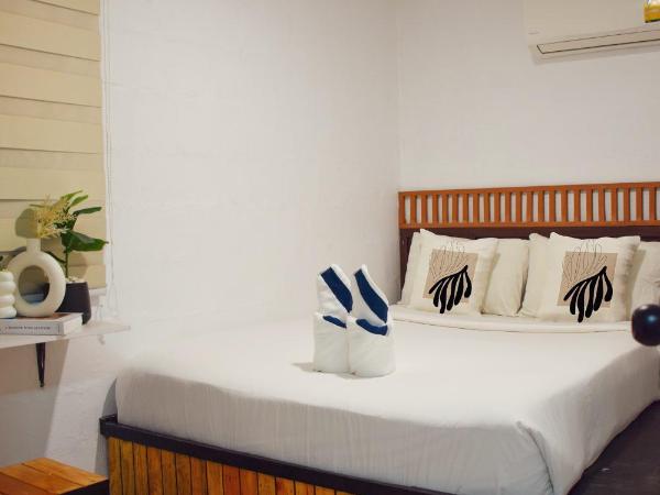 Costa Bed Hua Hin : photo 2 de la chambre chambre double ou lits jumeaux de luxe avec salle de bains commune