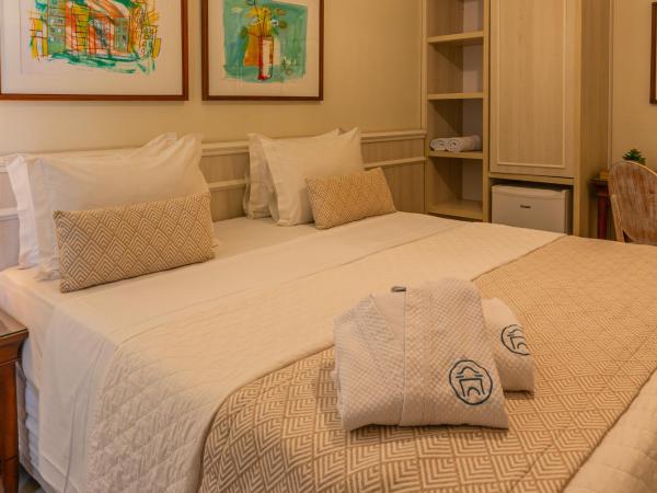 Hotel Villa Mayor Charme - fortaleza : photo 2 de la chambre chambre double de charme avec balcon - vue sur piscine