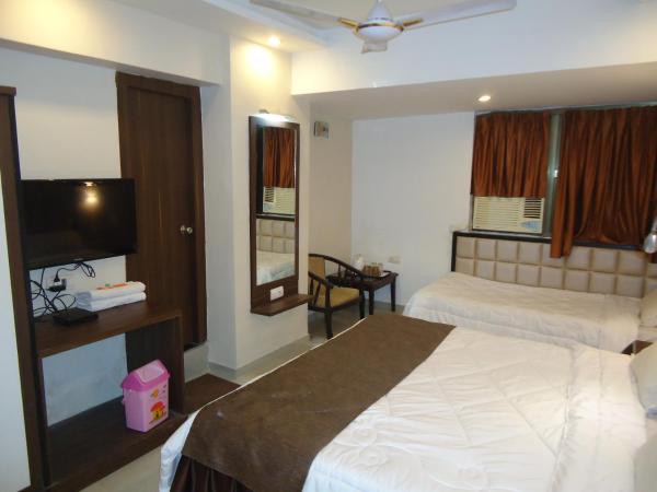 Hotel Maan Residency Satellite Road : photo 4 de la chambre chambre deluxe