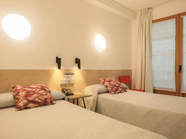 Hostal Castilla II Puerta del Sol : photo 2 de la chambre chambre lits jumeaux
