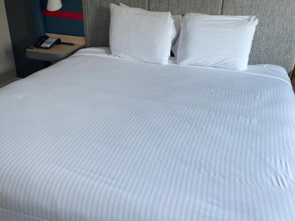 The Midtowner Hotel, SureStay Collection by Best Western : photo 5 de la chambre suite lit king-size – non-fumeurs