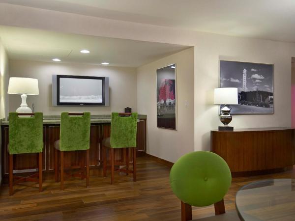 Flamingo Las Vegas Hotel & Casino : photo 3 de la chambre suite métropolitaine avec 1 lit king-size et 2 lits queen-size