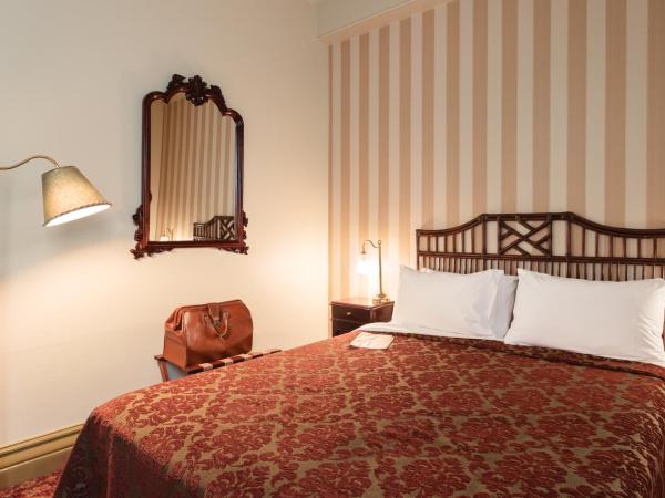 Hadley's Orient Hotel : photo 6 de la chambre superior room + book parking for only $5