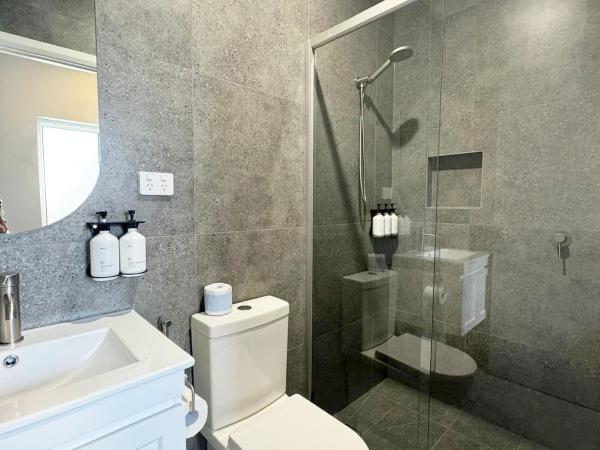 K2 Brisbane : photo 1 de la chambre chambre double avec salle de bains privative