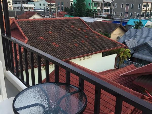 Smart Place Pattaya : photo 8 de la chambre chambre double avec balcon