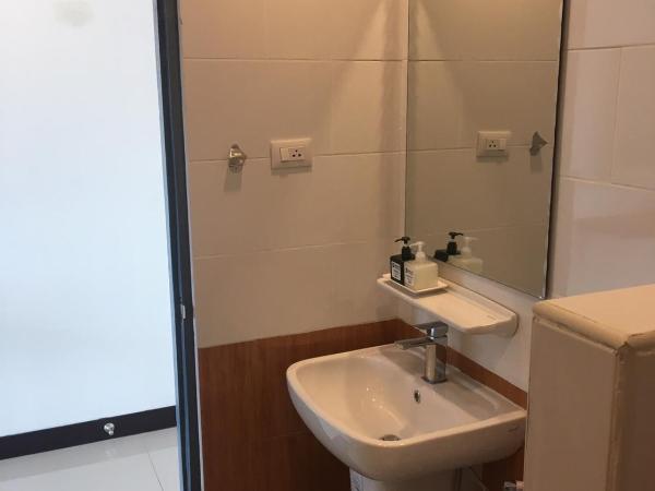 Smart Place Pattaya : photo 5 de la chambre chambre double avec balcon