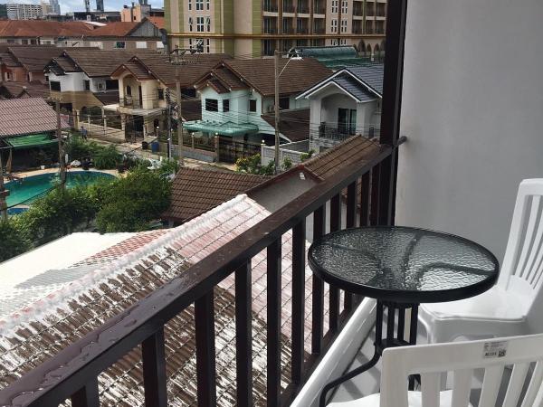 Smart Place Pattaya : photo 9 de la chambre chambre double avec balcon