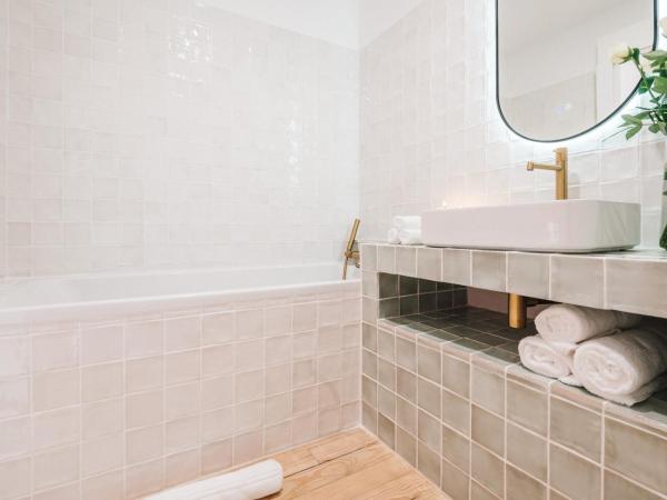 La Demeure de la Cité by Jean Bacou : photo 4 de la chambre chambre double deluxe