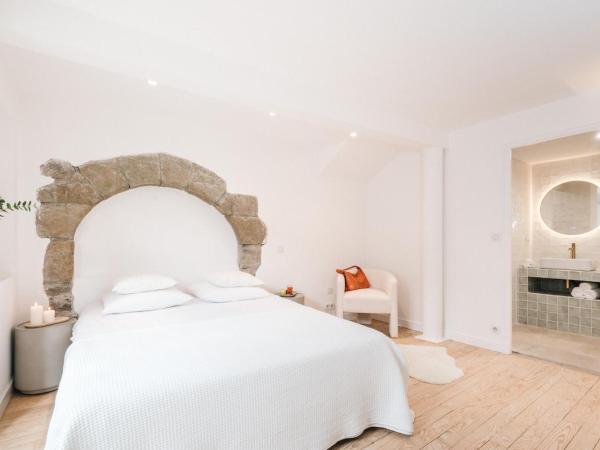 La Demeure de la Cité by Jean Bacou : photo 5 de la chambre chambre double supérieure