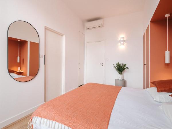 La Demeure de la Cité by Jean Bacou : photo 8 de la chambre chambre double avec salle de bains privative