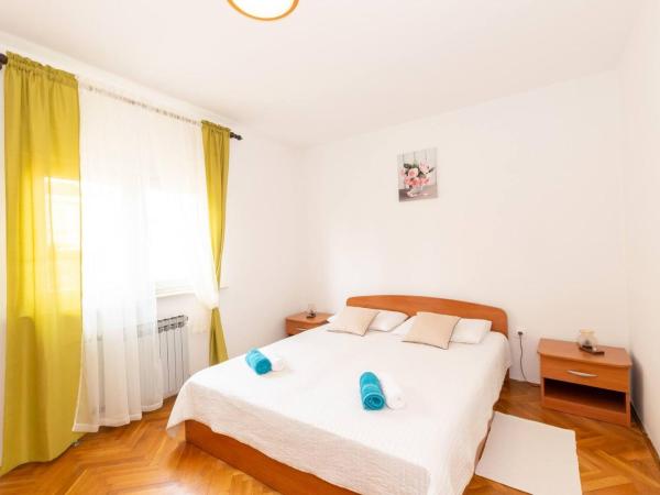 Family house with 2 apartments - Irma : photo 8 de la chambre appartement