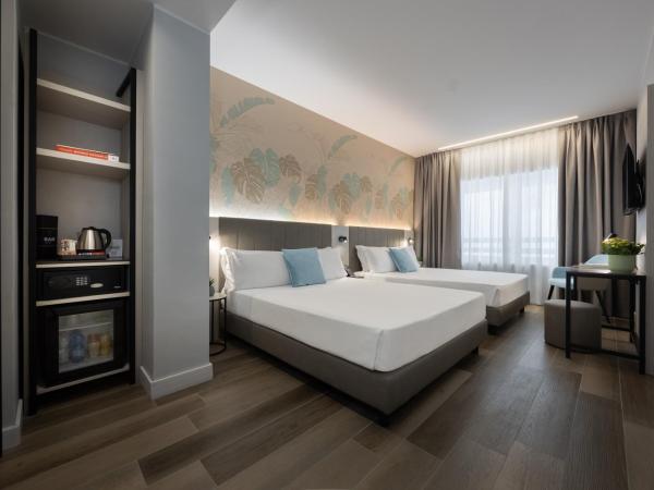 IH Hotels Milano Centrale : photo 1 de la chambre chambre supérieure avec 2 lits queen-size