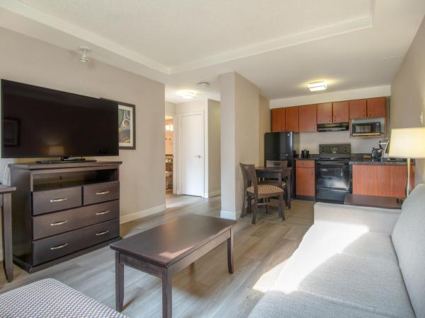 Coast Calgary Downtown Hotel & Suites by APA : photo 5 de la chambre suite 1 chambre lit king-size - côte