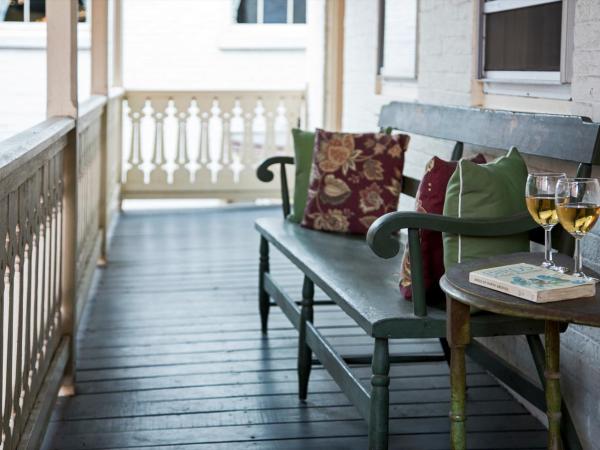 Rachael's Dowry Bed and Breakfast : photo 3 de la chambre suite lit queen-size avec balcon