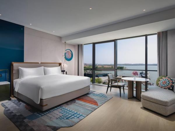 Hotel Indigo Suzhou Jinji Lake, an IHG Hotel : photo 5 de la chambre 1 king premium jinji lake view