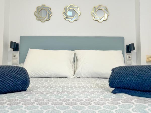 Málaga Central Stay Guest House : photo 8 de la chambre chambre double avec salle de bains privative