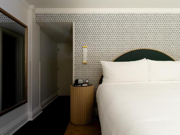Bourbon Orleans Hotel : photo 2 de la chambre suite lit king-size avec balcon