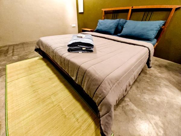 The Cottage Stay - self check-in : photo 2 de la chambre chambre double avec salle de bains privative