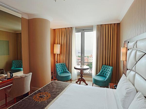 The Grand Mira Business Hotel : photo 4 de la chambre chambre double deluxe avec balcon - vue sur mer