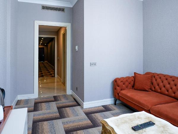 The Grand Mira Business Hotel : photo 9 de la chambre suite avec balcon