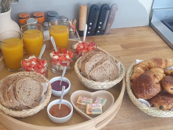 Maison d'hôtes La Bastide de Patou : photo 1 de la chambre chambre familiale supérieure