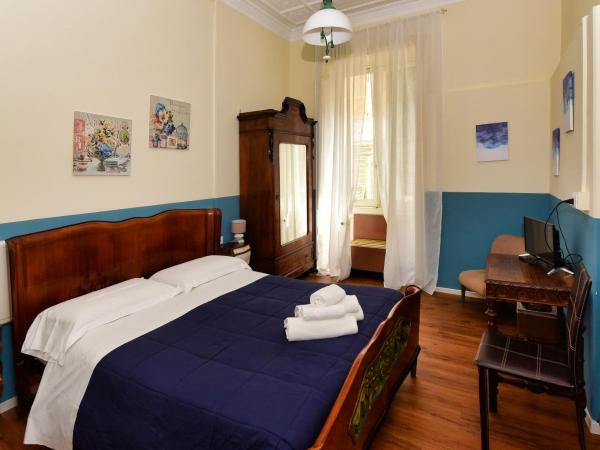 Hotel Suisse : photo 1 de la chambre chambre double avec salle de bains commune