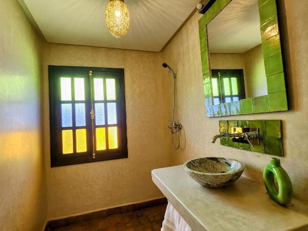 Riad Lily : photo 1 de la chambre chambre double deluxe avec douche