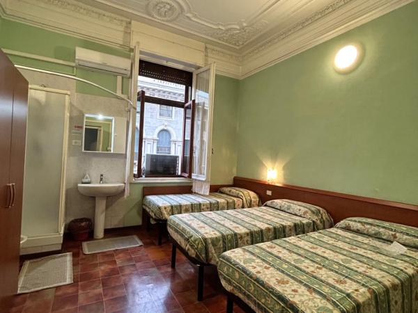 Hotel Barone : photo 1 de la chambre chambre quadruple avec douche