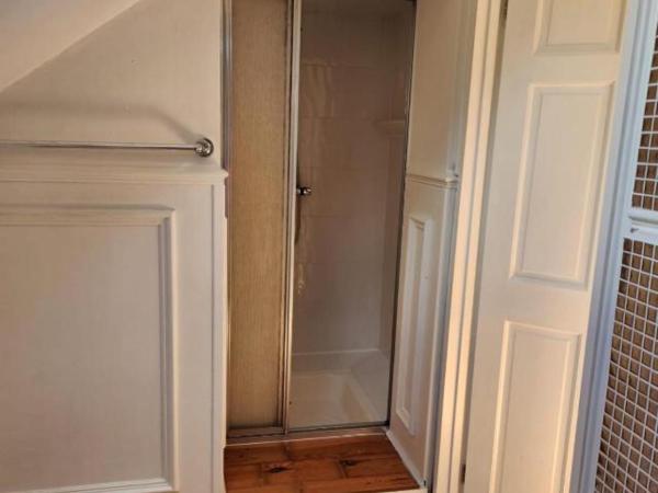 Rainsough Cottage Guest House - Shared Bathroom - Free Parking & WiFi : photo 4 de la chambre chambre double Économique