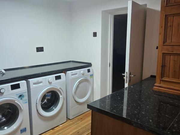 Rainsough Cottage Guest House - Sleeps upto 8 with ensuite - Free Parking & WiFi : photo 8 de la chambre appartement - rez-de-chaussée