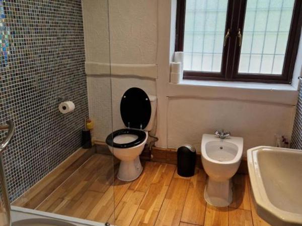 Rainsough Cottage Guest House - Sleeps upto 8 with ensuite - Free Parking & WiFi : photo 7 de la chambre chambre double deluxe avec douche