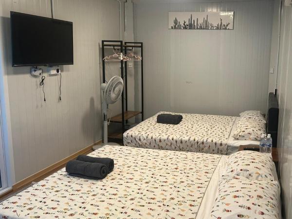 Merdeka Guest House : photo 4 de la chambre chambre double familiale