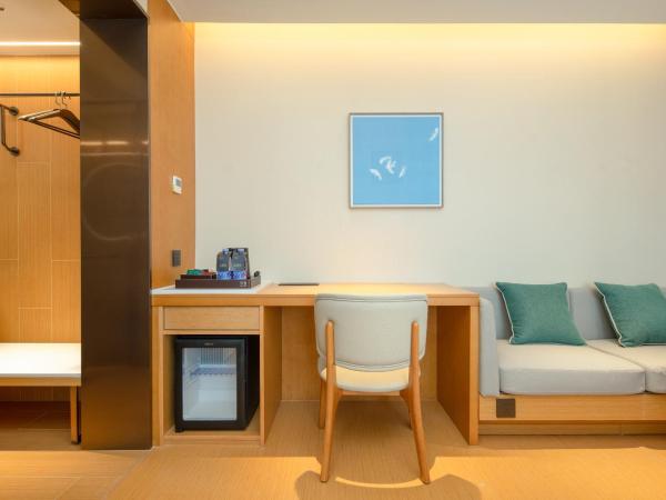 Yizhi Hotel - Guangzhou Taikoo Hui Plaza Shipaiqiao Subway Station Branch -Free shuttle bus for Canton Fair : photo 6 de la chambre chambre supérieure lit queen-size